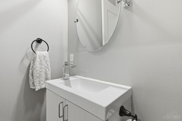 207 Kemp Alley, Cincinnati, OH 45202