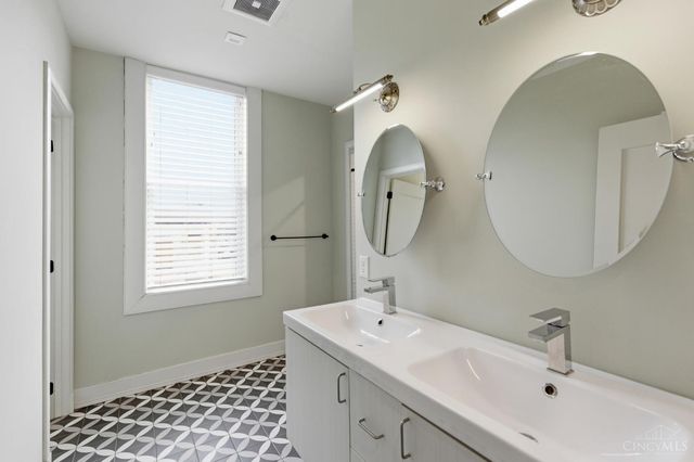 207 Kemp Alley, Cincinnati, OH 45202