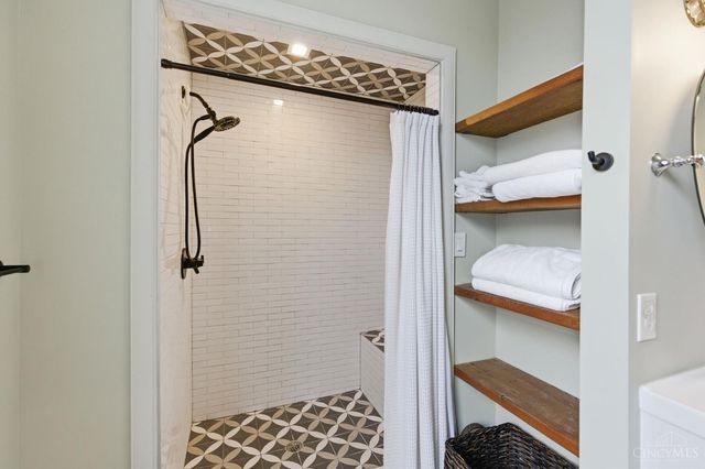 207 Kemp Alley, Cincinnati, OH 45202