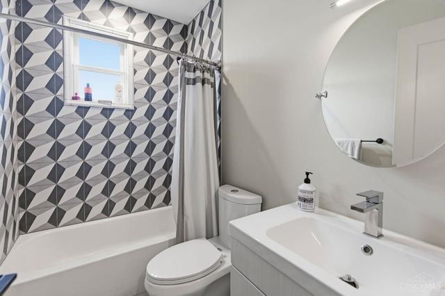 207 Kemp Alley, Cincinnati, OH 45202