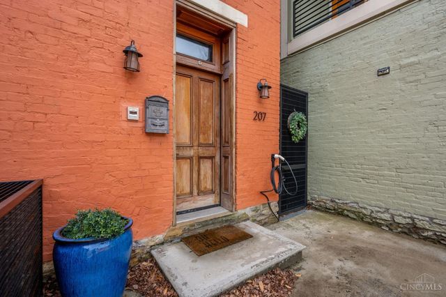 207 Kemp Alley, Cincinnati, OH 45202