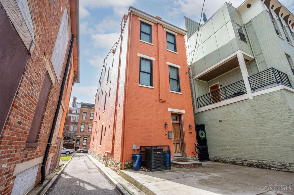207 Kemp Alley, Cincinnati, OH 45202