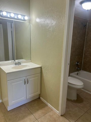 4304 NW 9th 2-2d, Deerfield Beach, FL 33064