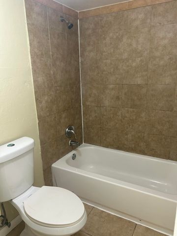 4304 NW 9th 2-2d, Deerfield Beach, FL 33064