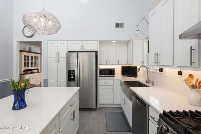 158 Colony Lane, Manalapan, NJ 07726