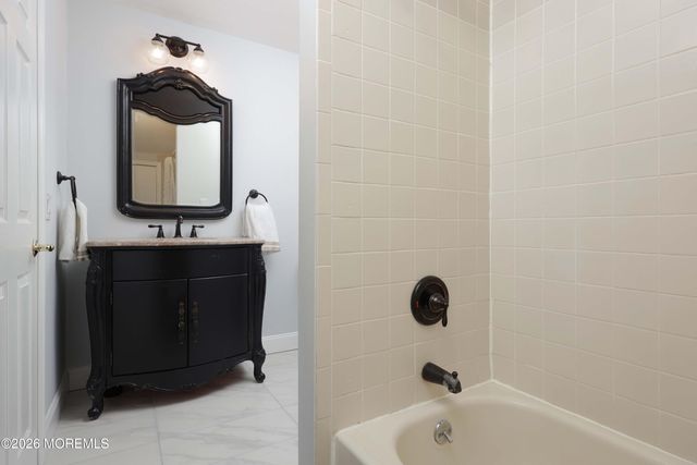 158 Colony Lane, Manalapan, NJ 07726