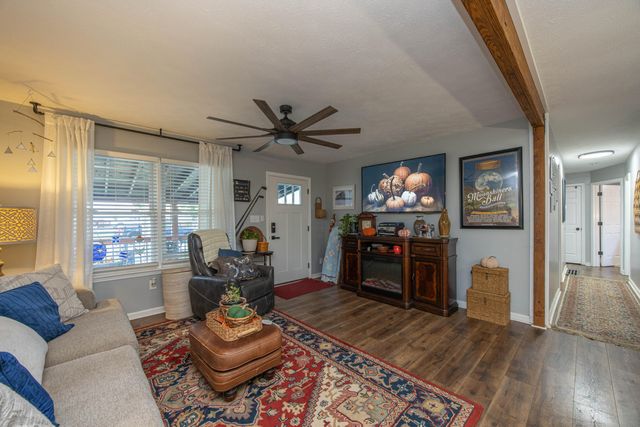 312 Yorktown Drive, Paris, KY 40361