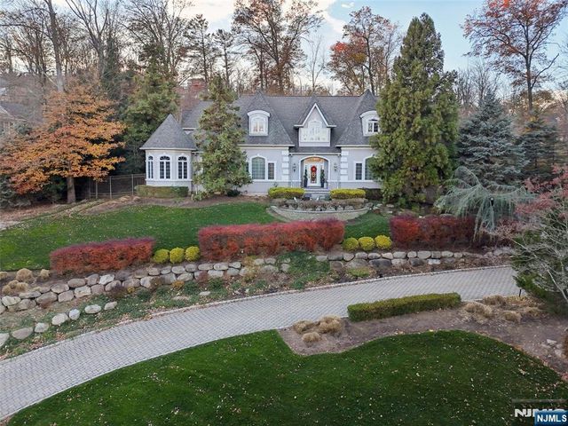 14 Henion Garden, Mahwah, NJ 07430