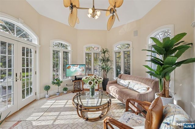 14 Henion Garden, Mahwah, NJ 07430