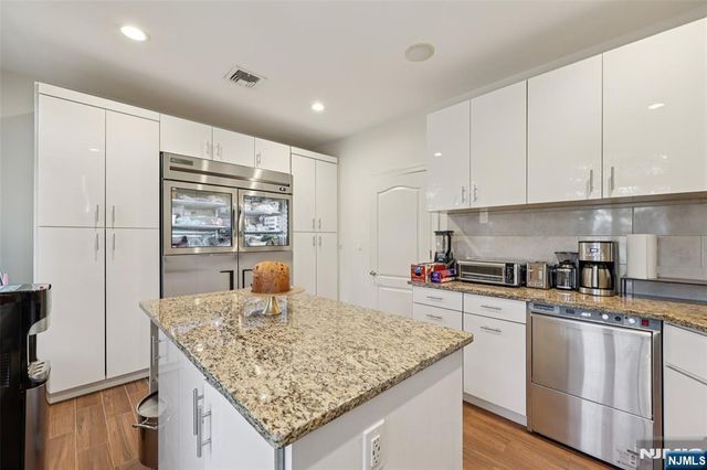 14 Henion Garden, Mahwah, NJ 07430