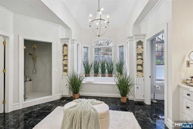 14 Henion Garden, Mahwah, NJ 07430