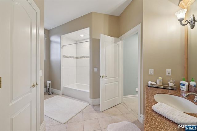 14 Henion Garden, Mahwah, NJ 07430