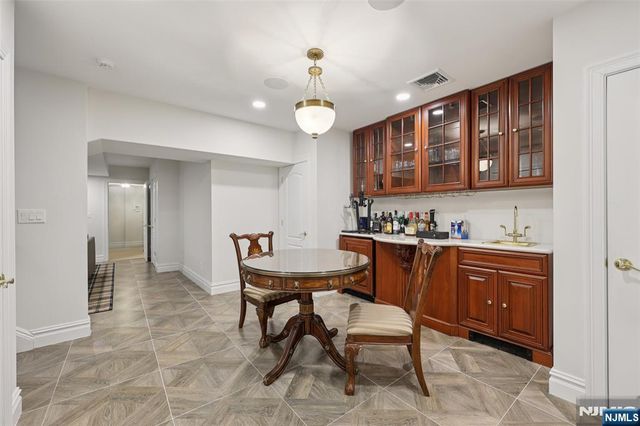 14 Henion Garden, Mahwah, NJ 07430