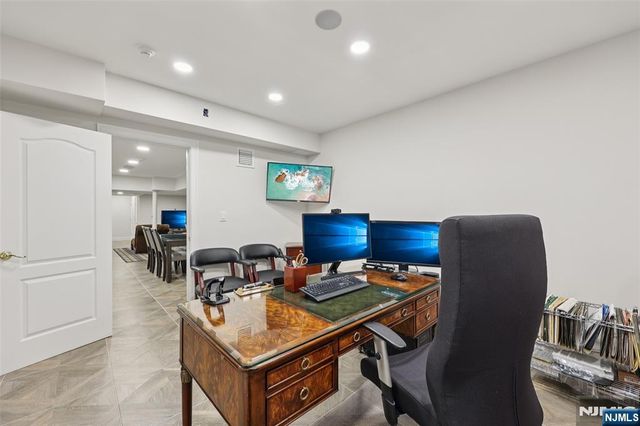 14 Henion Garden, Mahwah, NJ 07430