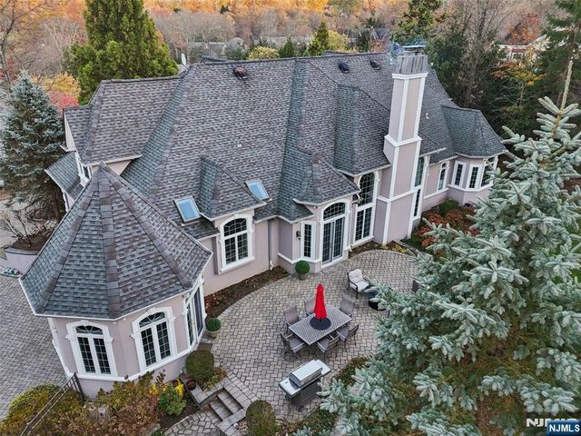 14 Henion Garden, Mahwah, NJ 07430