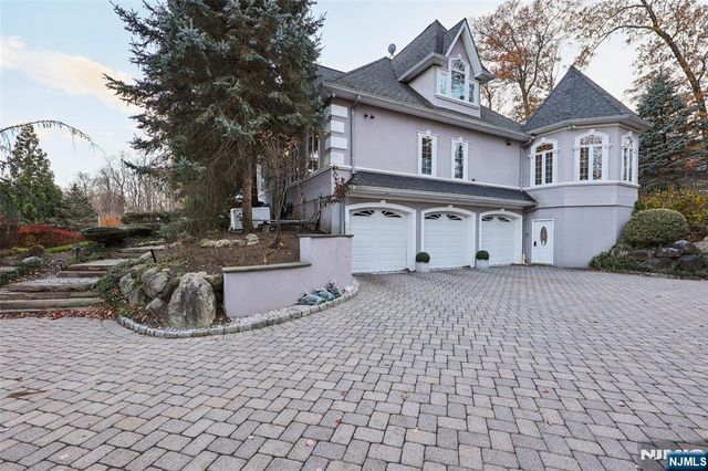 14 Henion Garden, Mahwah, NJ 07430