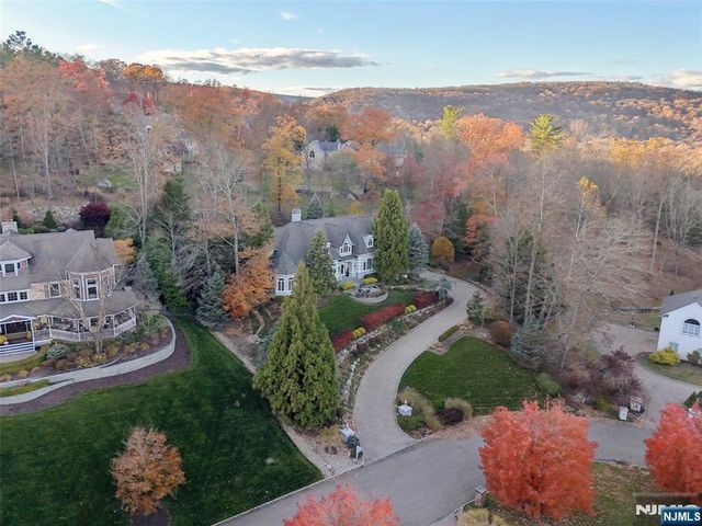 14 Henion Garden, Mahwah, NJ 07430