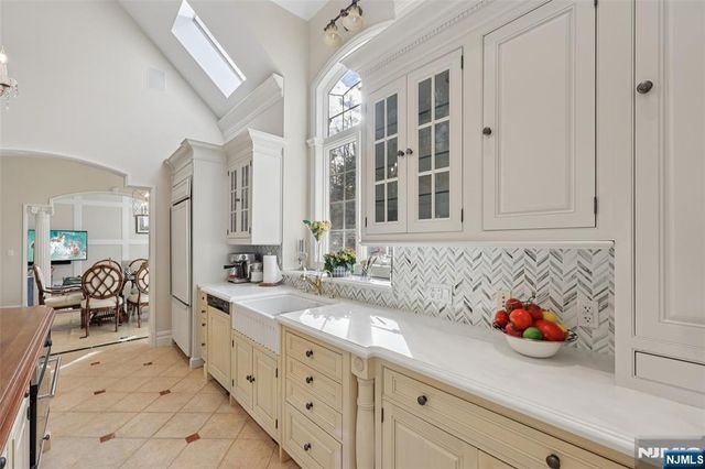 14 Henion Garden, Mahwah, NJ 07430