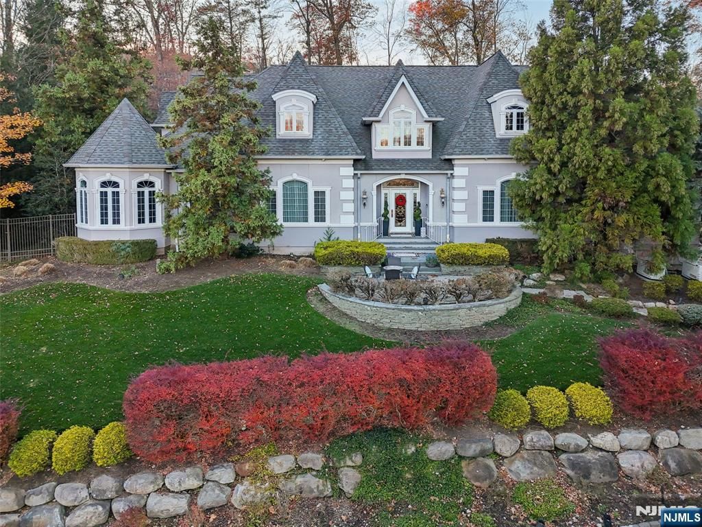 14 Henion Garden, Mahwah, NJ 07430