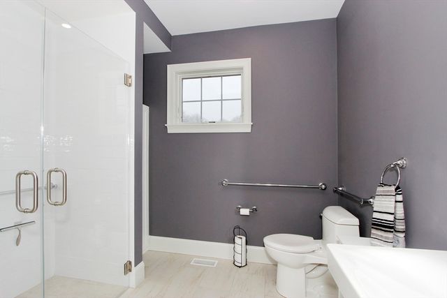 100 Dillingham Ave 101A, Falmouth, MA 02540