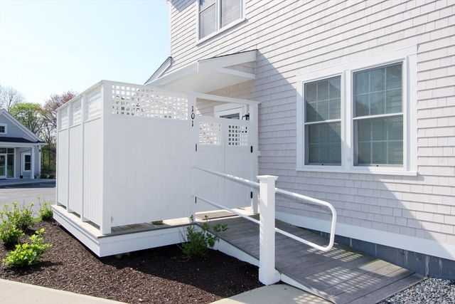 100 Dillingham Ave 101A, Falmouth, MA 02540