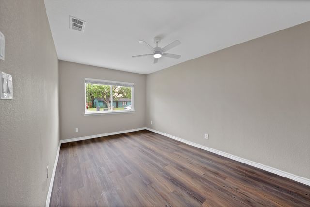 905 Skylark Drive, Arlington, TX 76010