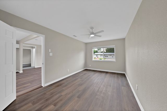 905 Skylark Drive, Arlington, TX 76010