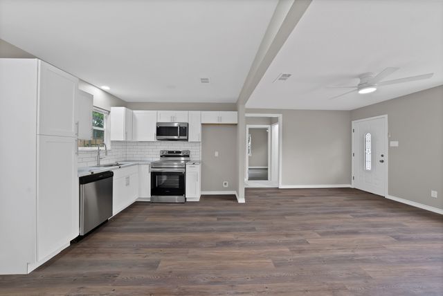 905 Skylark Drive, Arlington, TX 76010