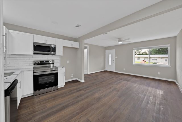 905 Skylark Drive, Arlington, TX 76010