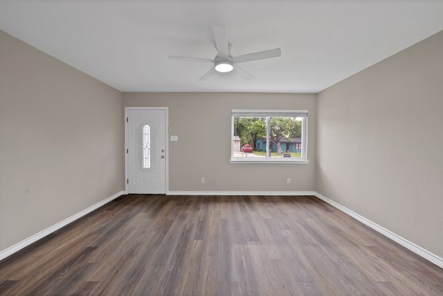 905 Skylark Drive, Arlington, TX 76010