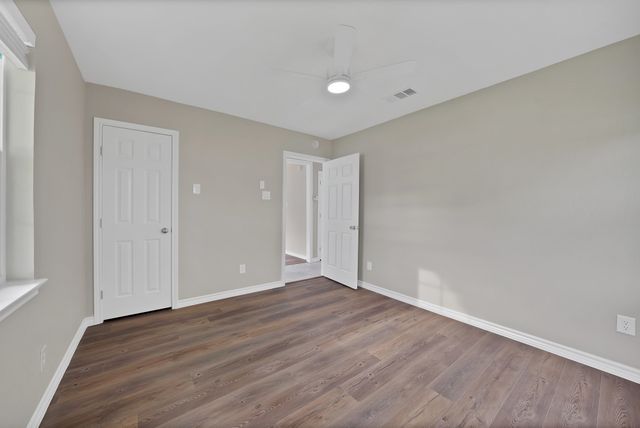 905 Skylark Drive, Arlington, TX 76010