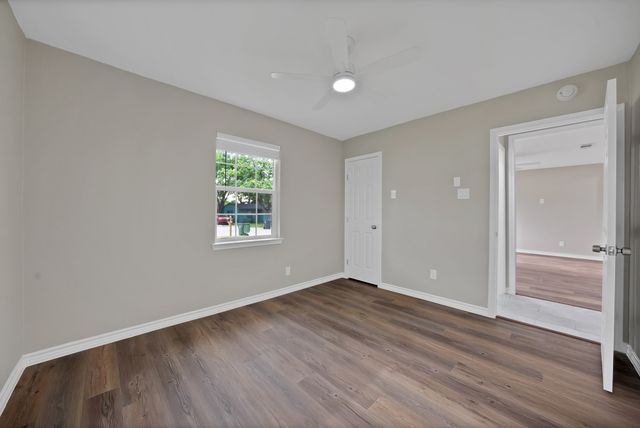 905 Skylark Drive, Arlington, TX 76010