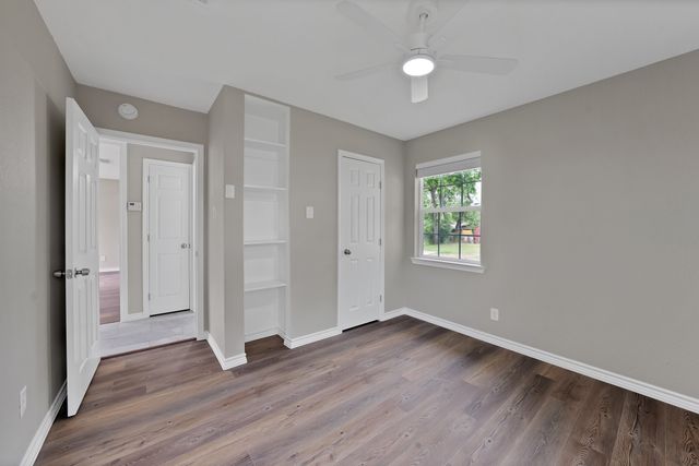 905 Skylark Drive, Arlington, TX 76010