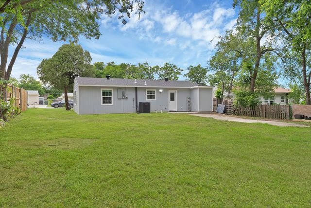 905 Skylark Drive, Arlington, TX 76010