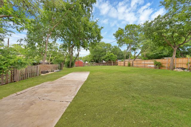 905 Skylark Drive, Arlington, TX 76010