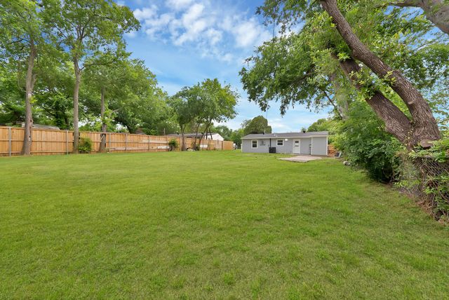 905 Skylark Drive, Arlington, TX 76010
