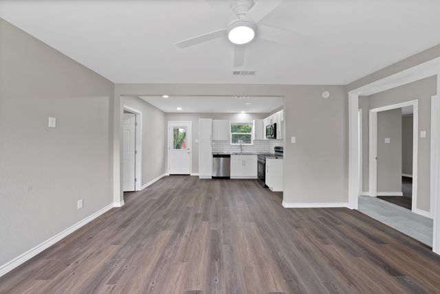 905 Skylark Drive, Arlington, TX 76010