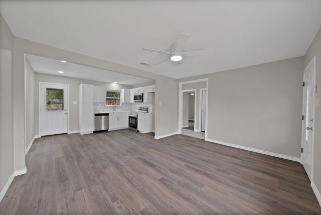 905 Skylark Drive, Arlington, TX 76010