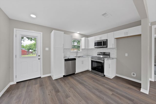 905 Skylark Drive, Arlington, TX 76010