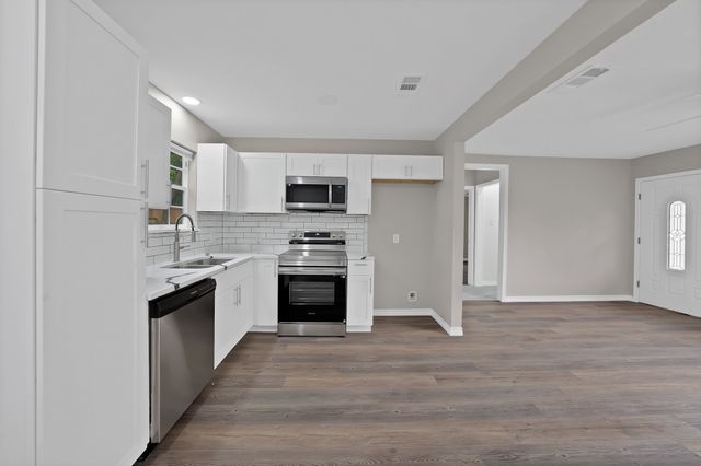 905 Skylark Drive, Arlington, TX 76010