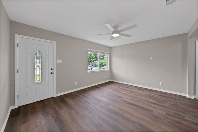 905 Skylark Drive, Arlington, TX 76010