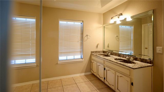 240 County Road 2112, Alice, TX 78332