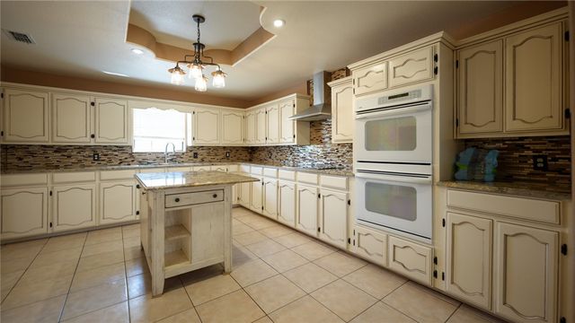 240 County Road 2112, Alice, TX 78332