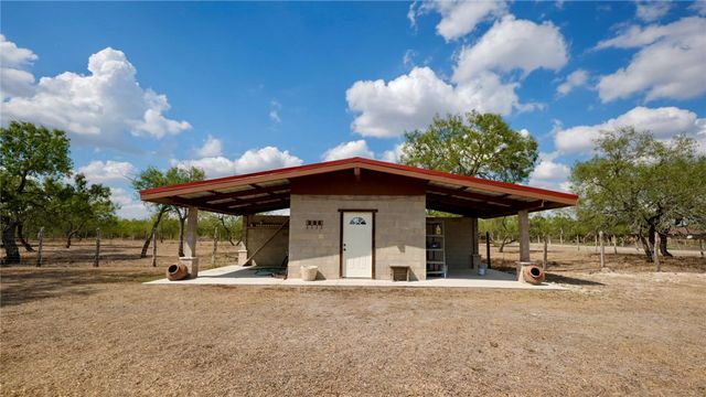 240 County Road 2112, Alice, TX 78332