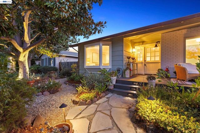 3425 Canfield Dr, Danville, CA 94526