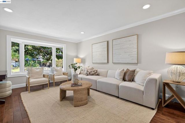 3425 Canfield Dr, Danville, CA 94526