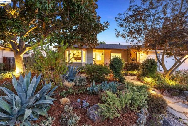 3425 Canfield Dr, Danville, CA 94526