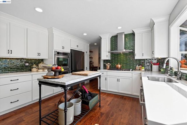 3425 Canfield Dr, Danville, CA 94526