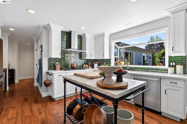 3425 Canfield Dr, Danville, CA 94526