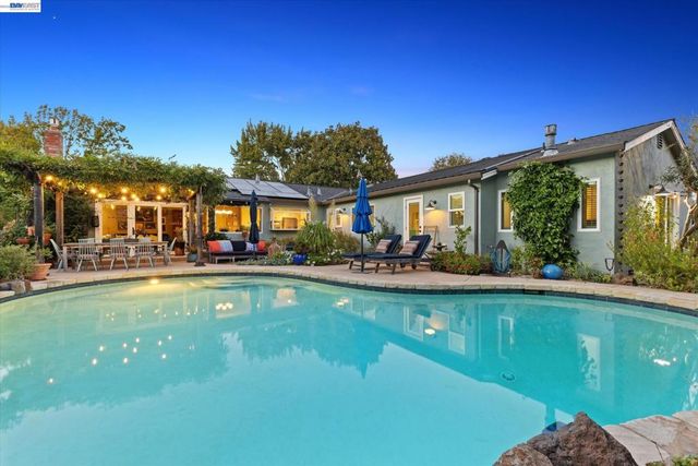 3425 Canfield Dr, Danville, CA 94526